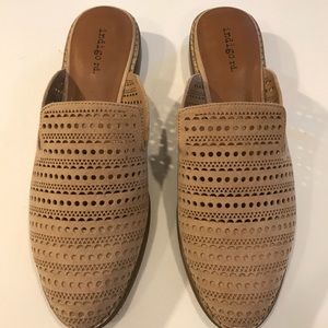 Indigo rd.  Mules ….9m…barely worn maybe twice to dinner